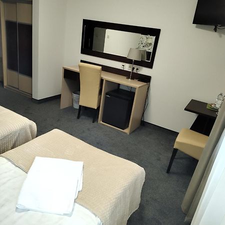 Hotel Eljot Sielpia Wielka Extérieur photo